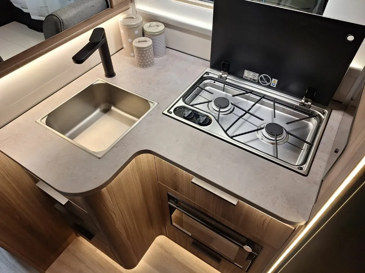 NEW COACHMAN SPORTIVO 565 - Image 3