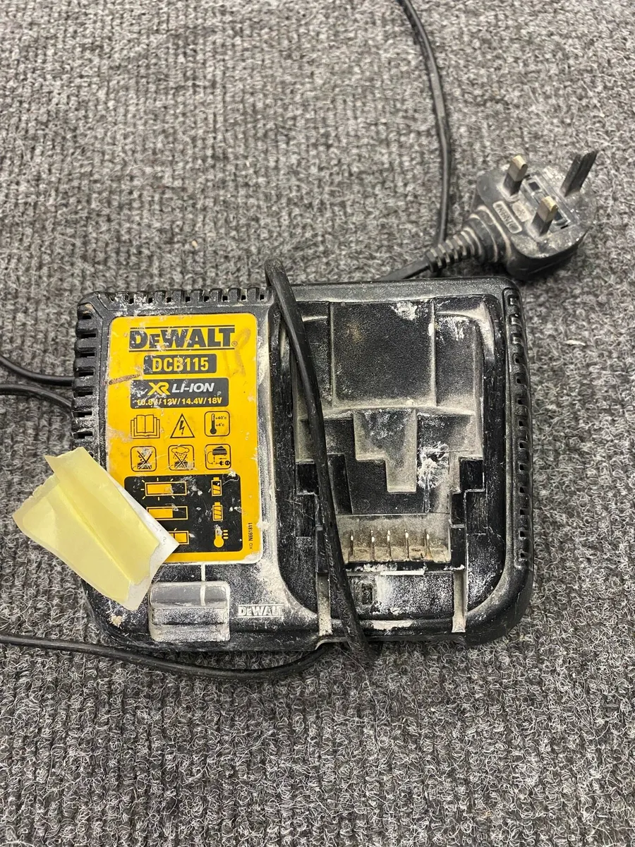 Dewalt DCB115 Charger - Image 1