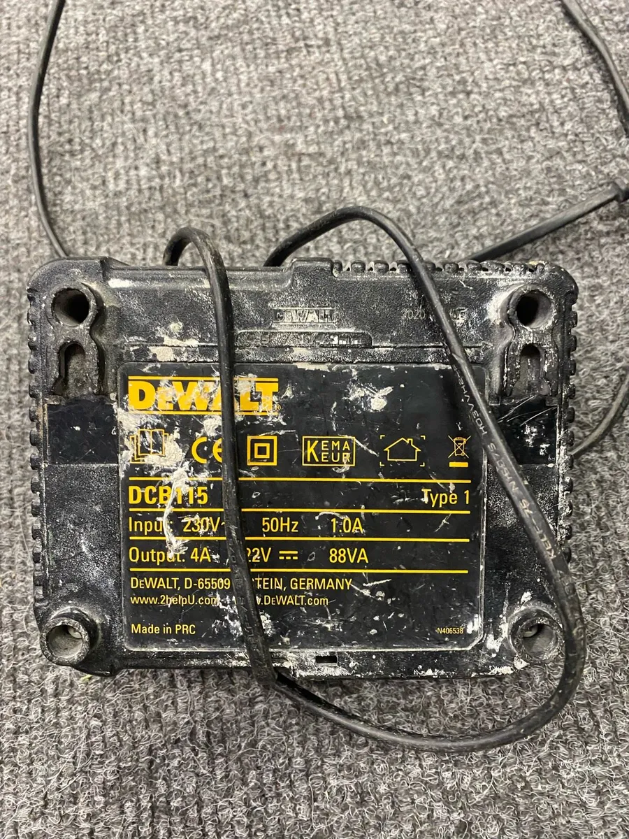 Dewalt DCB115 Charger - Image 2