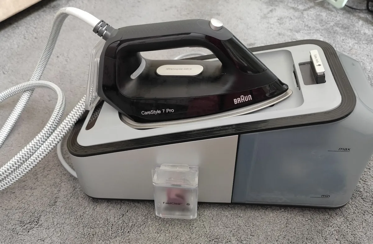Steam iron - Image 3