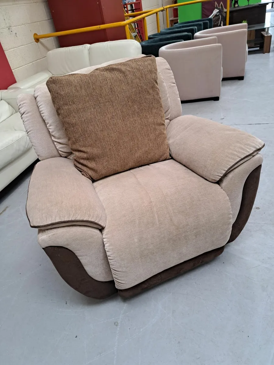 Recliner chair - Image 2
