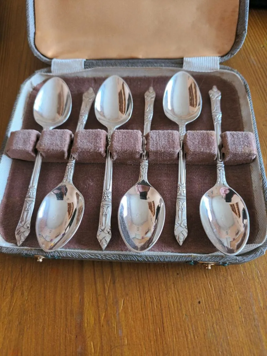 Vintage Cased Set of 6 Apostle  Spoons - Image 1
