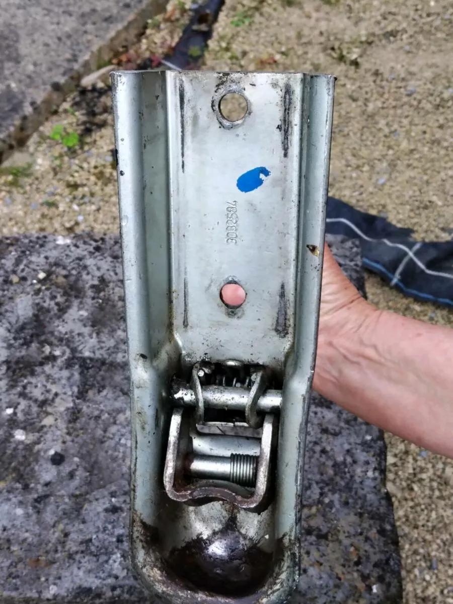 Metal hitch cover - Image 1