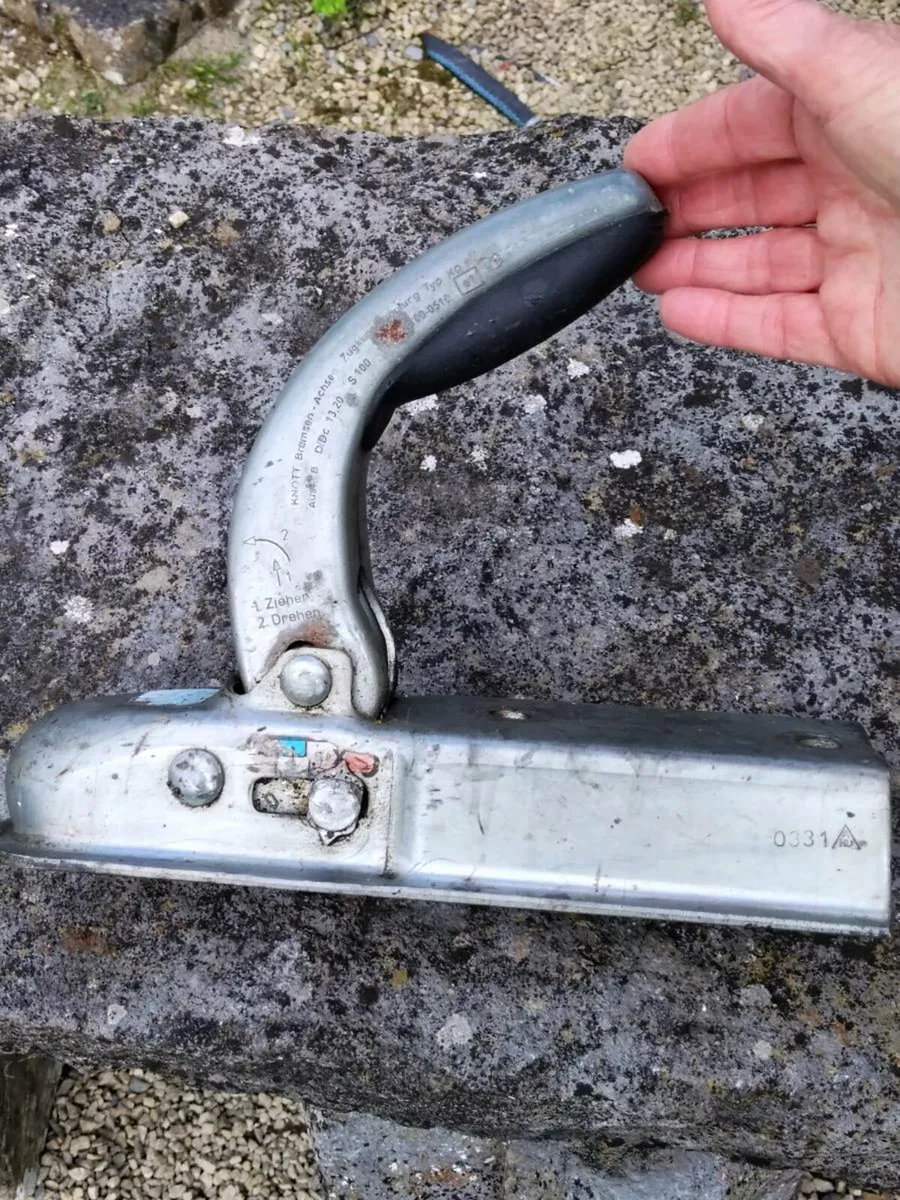 Metal hitch cover - Image 3