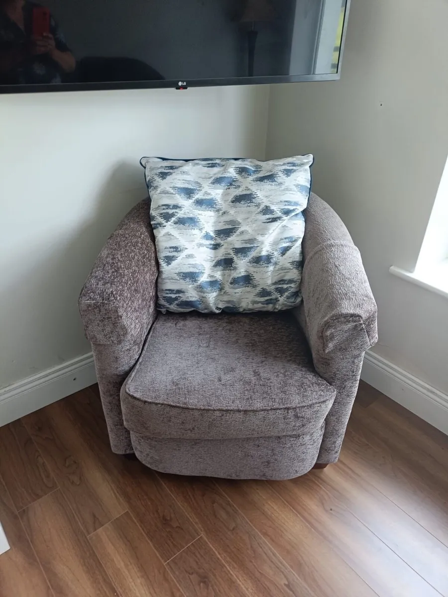Furniture Set - Image 2