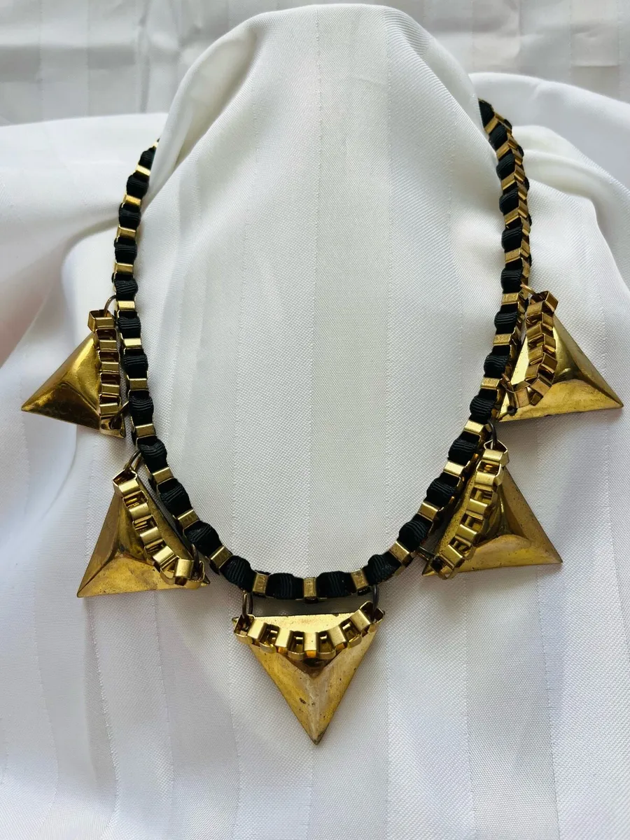 Gold metal necklace - Image 1