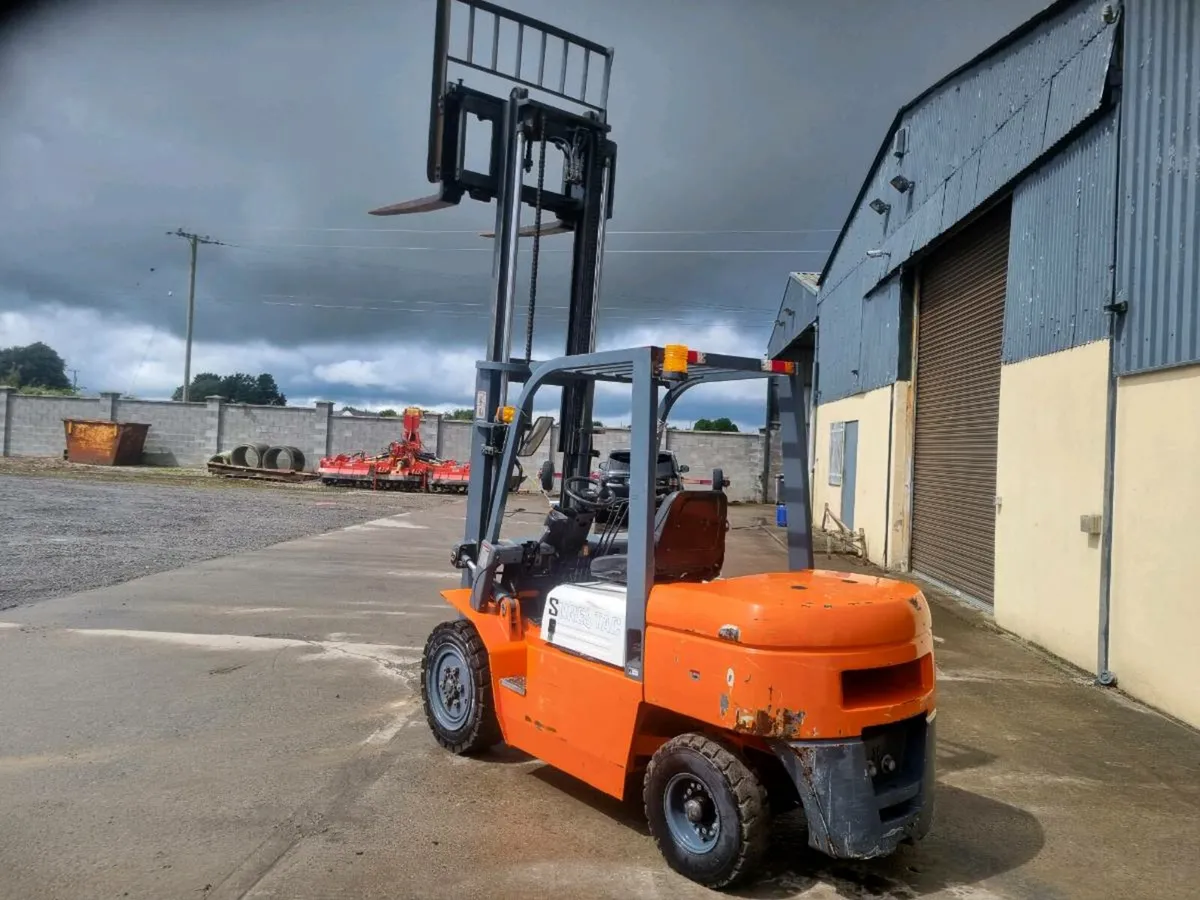 Forklift - Image 2