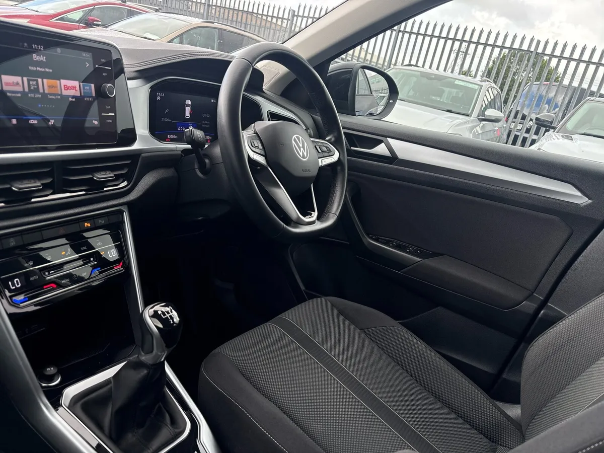 2022 Volkswagen T-Roc Life 2.0 TDI - Image 3