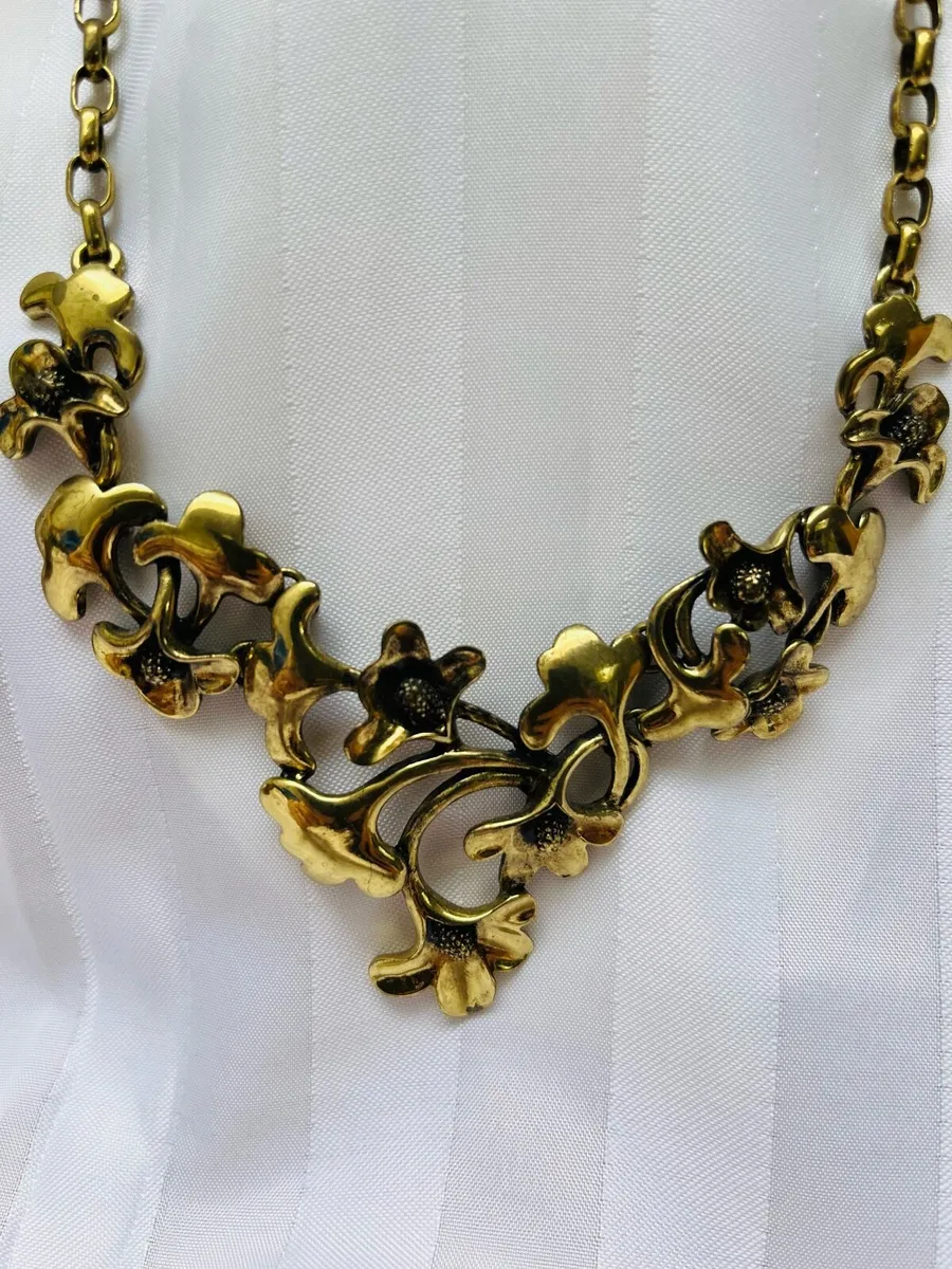 Gold metal necklace - Image 1