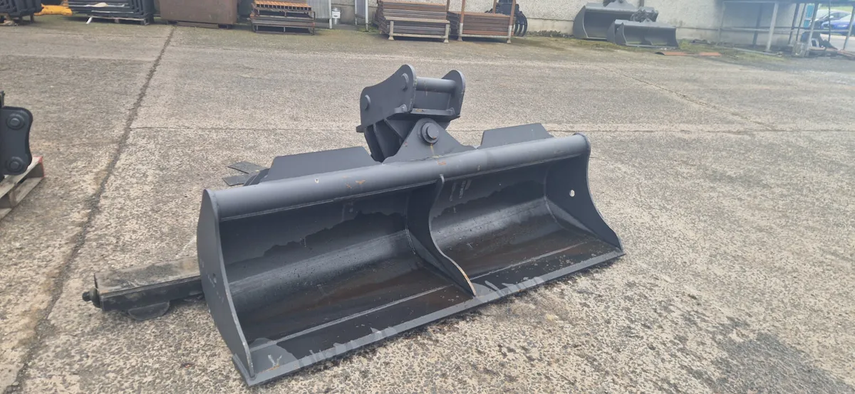 7ft tilting bucket to suit 13 ton machine - Image 1