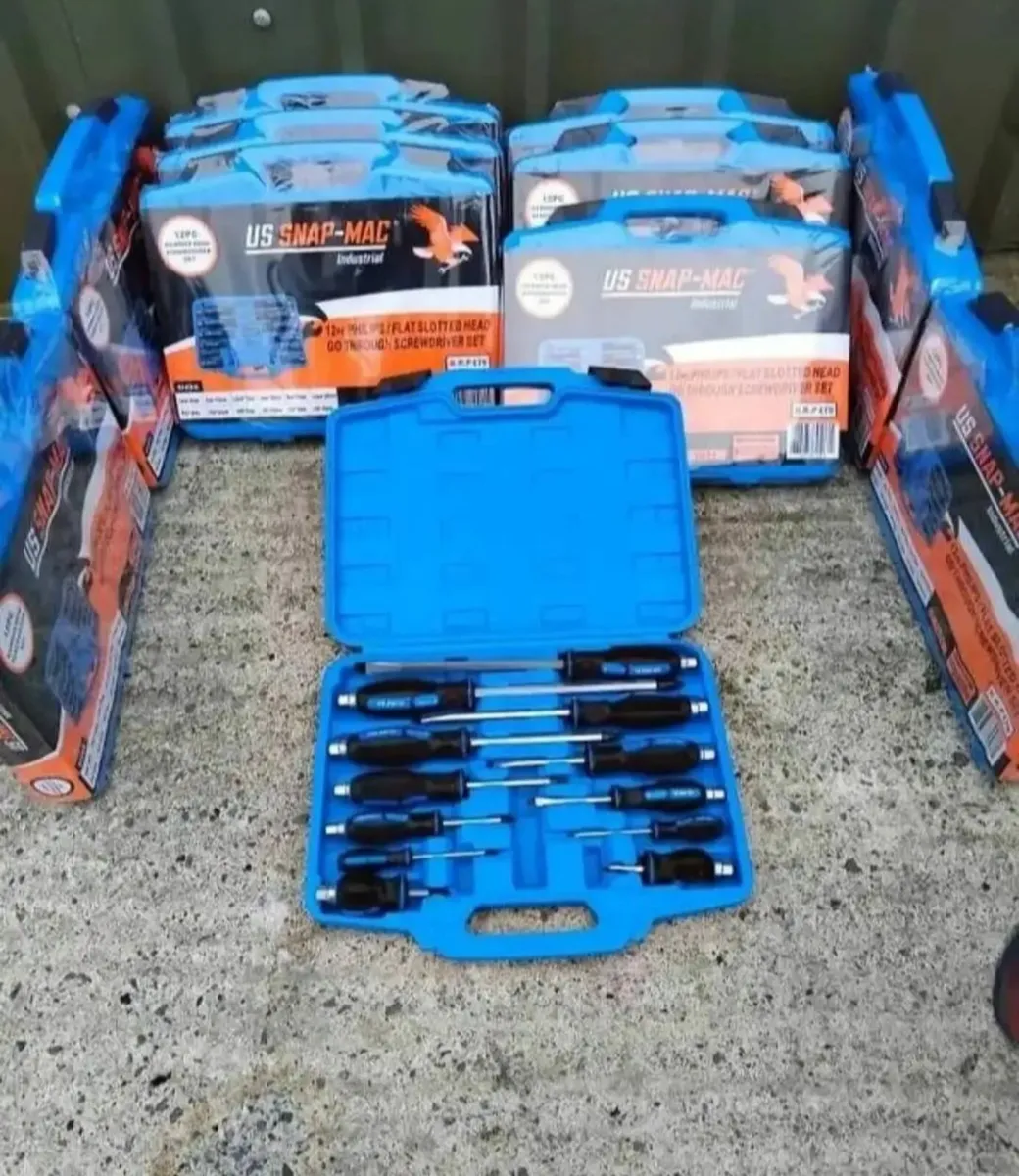 BRAND NEW 12PCS SCREWDRIVER SET - Image 1