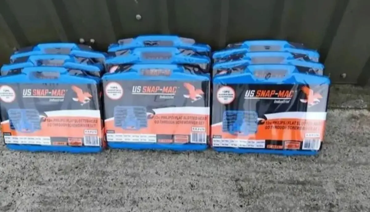 BRAND NEW 12PCS SCREWDRIVER SET - Image 2
