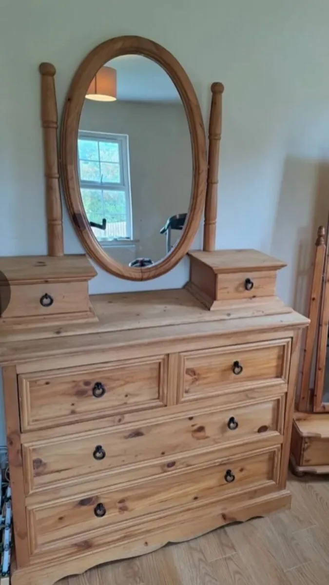 Chest of drawers