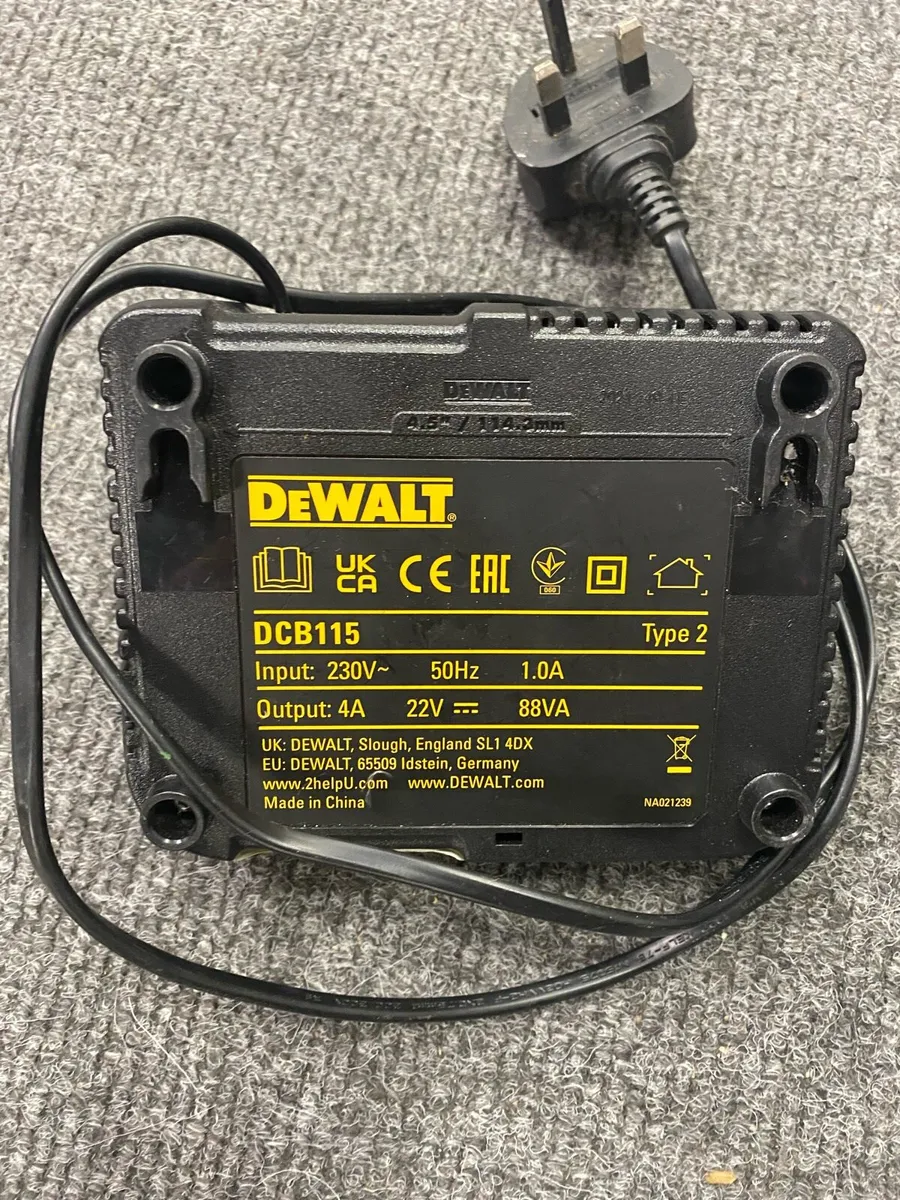 Dewalt DCB115 Charger - Image 2
