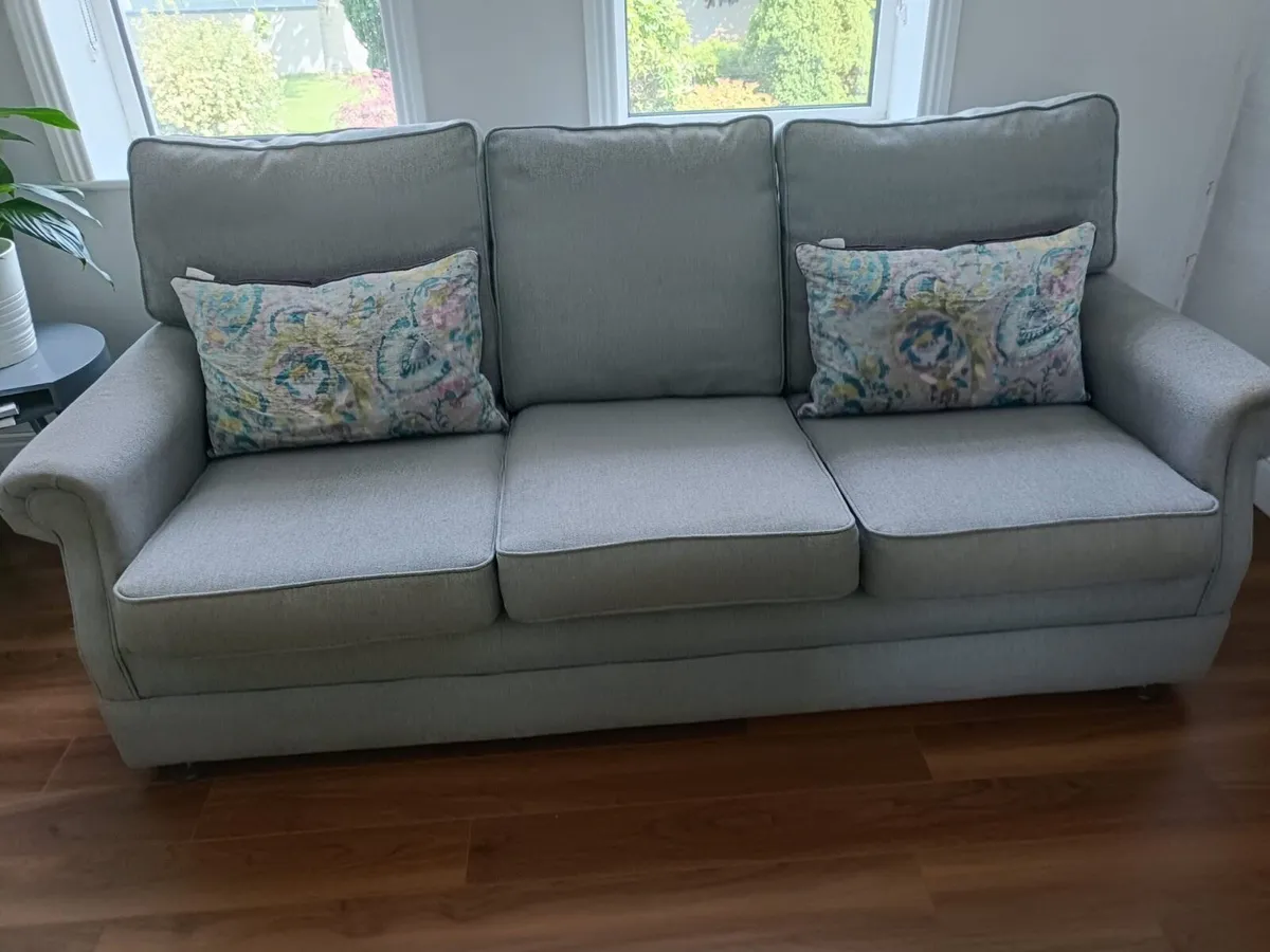 Furniture set - Image 1