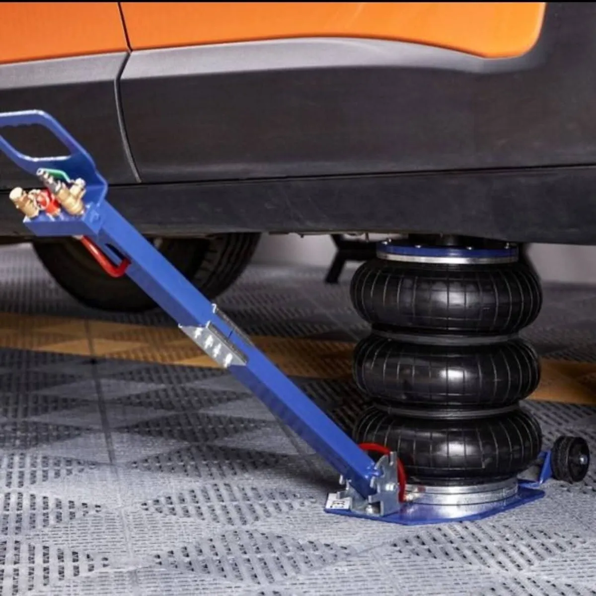 3 Ton Pneumatic Triple Air Bag Trolley Jack - Image 2