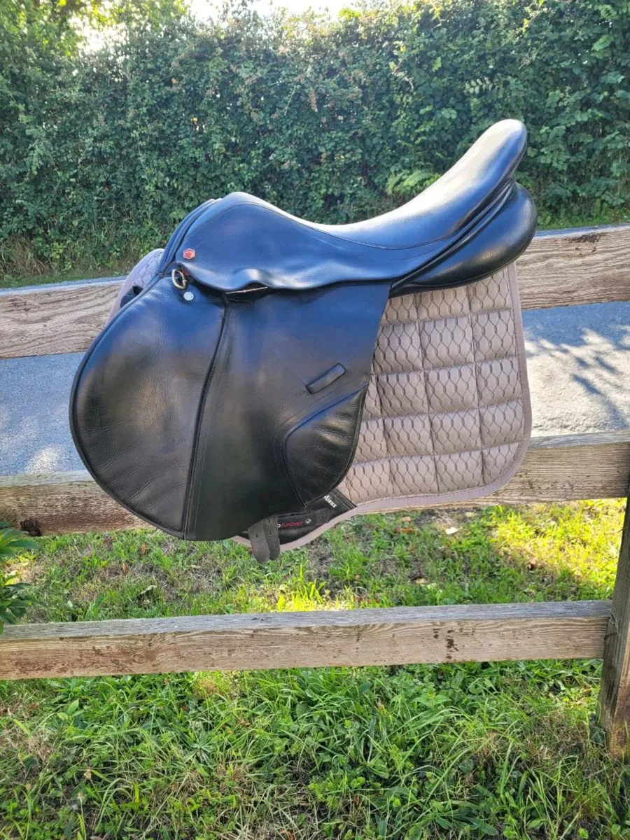 18" Albion saddle - Image 1
