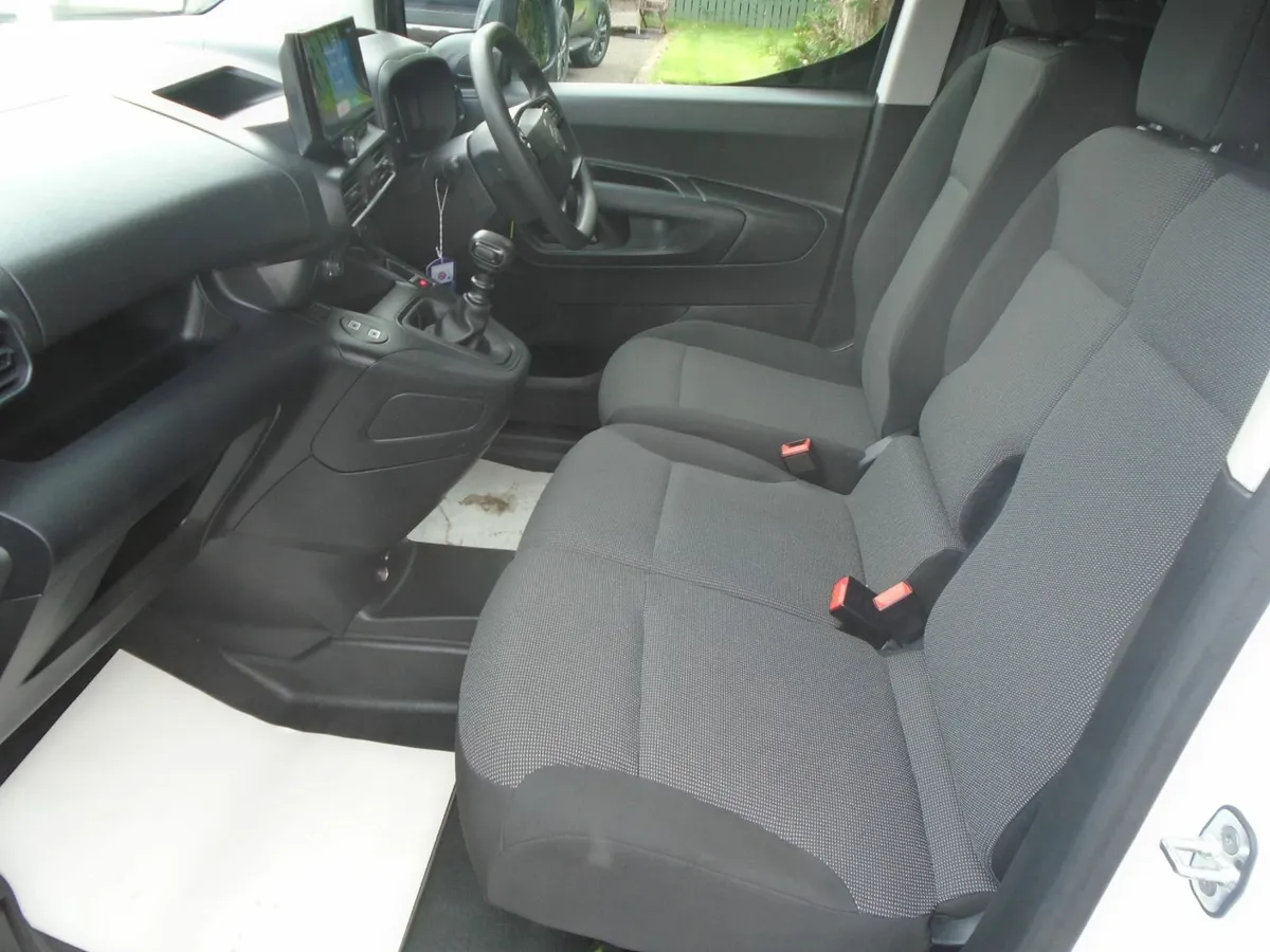 2024 Citroen Berlingo 1000 DRIVER - Image 4