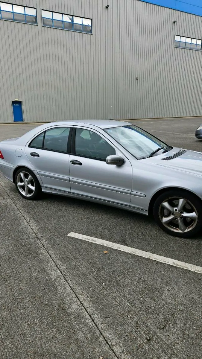 Mercedes Benz c180 K A/t 4DR - Image 2