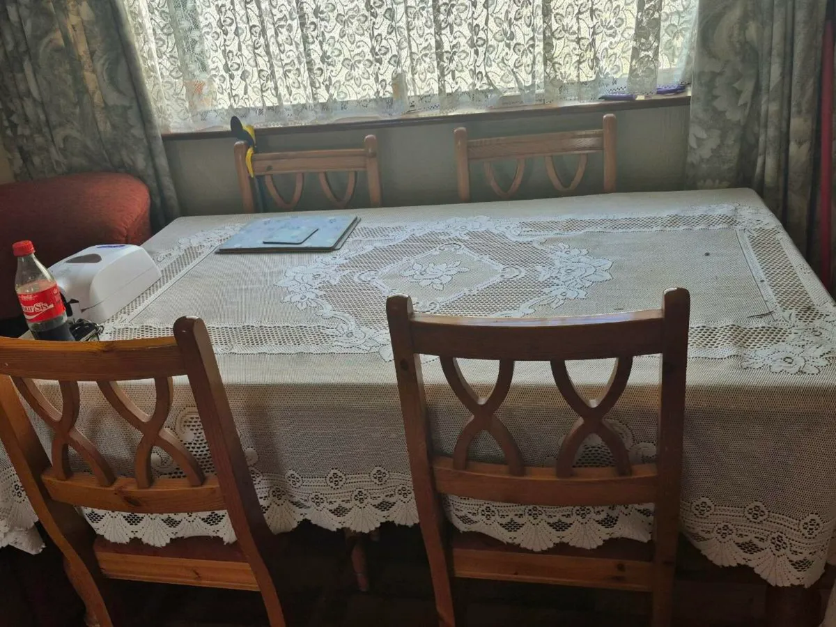 Table 6 x chairs - Image 1