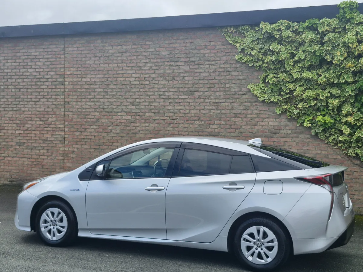Toyota Prius 2017 - Image 3