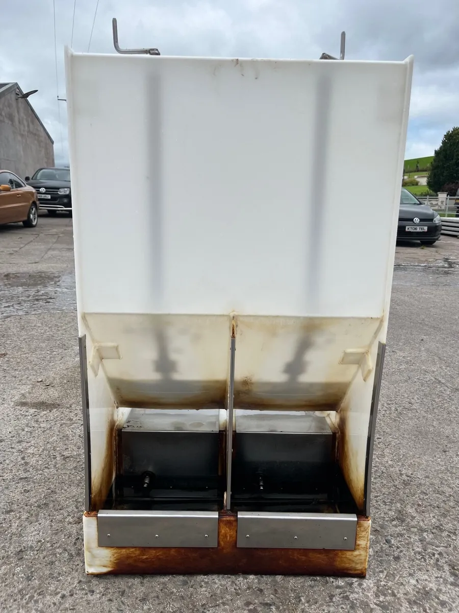 Pig feeders - Image 2