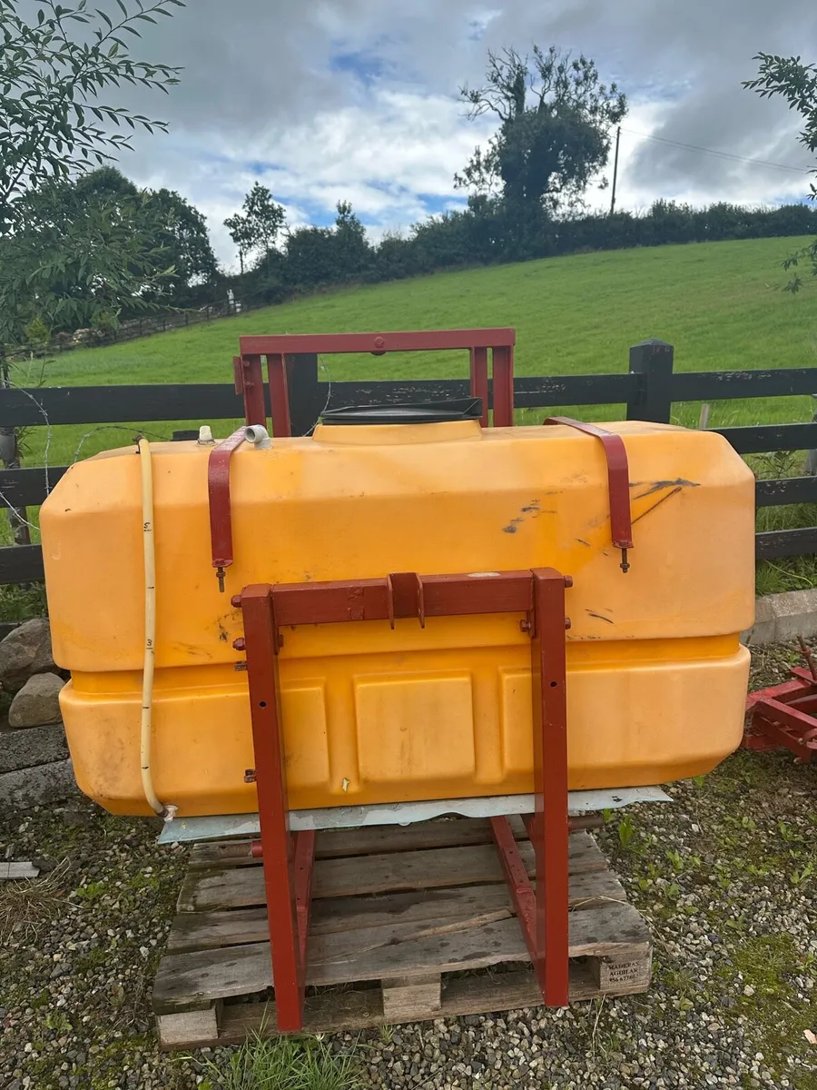 Sprayer booms and Sprayer Tank - Image 1