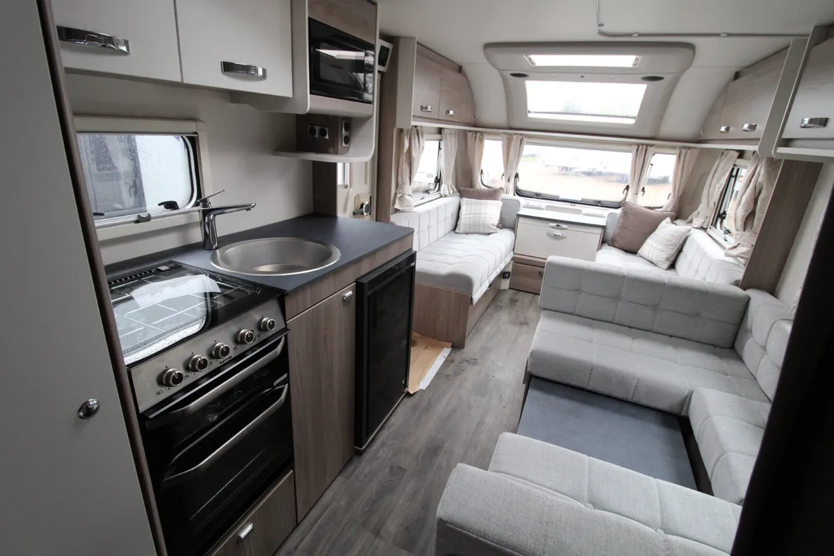 2023 SWIFT ACE AWARD NIGHTSTAR 8FT 6/7 BERTH - Image 3