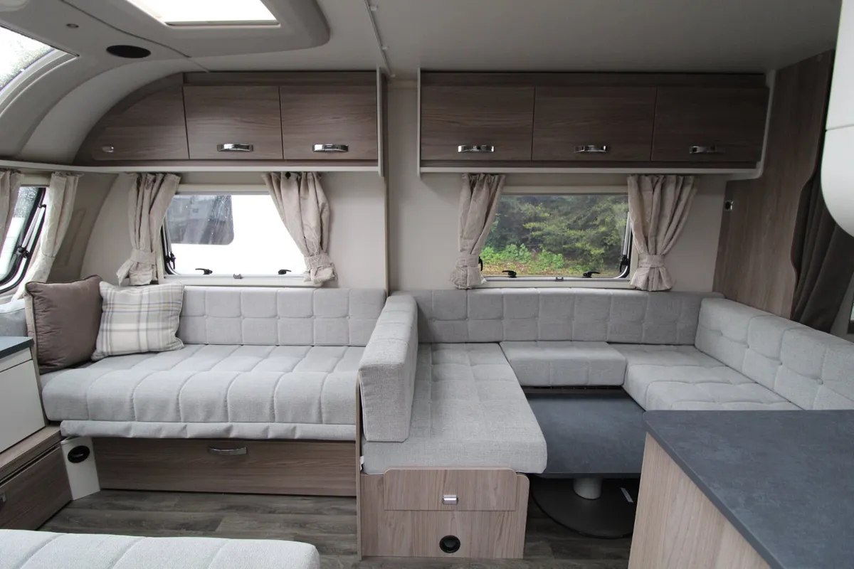 2023 SWIFT ACE AWARD NIGHTSTAR 8FT 6/7 BERTH - Image 4