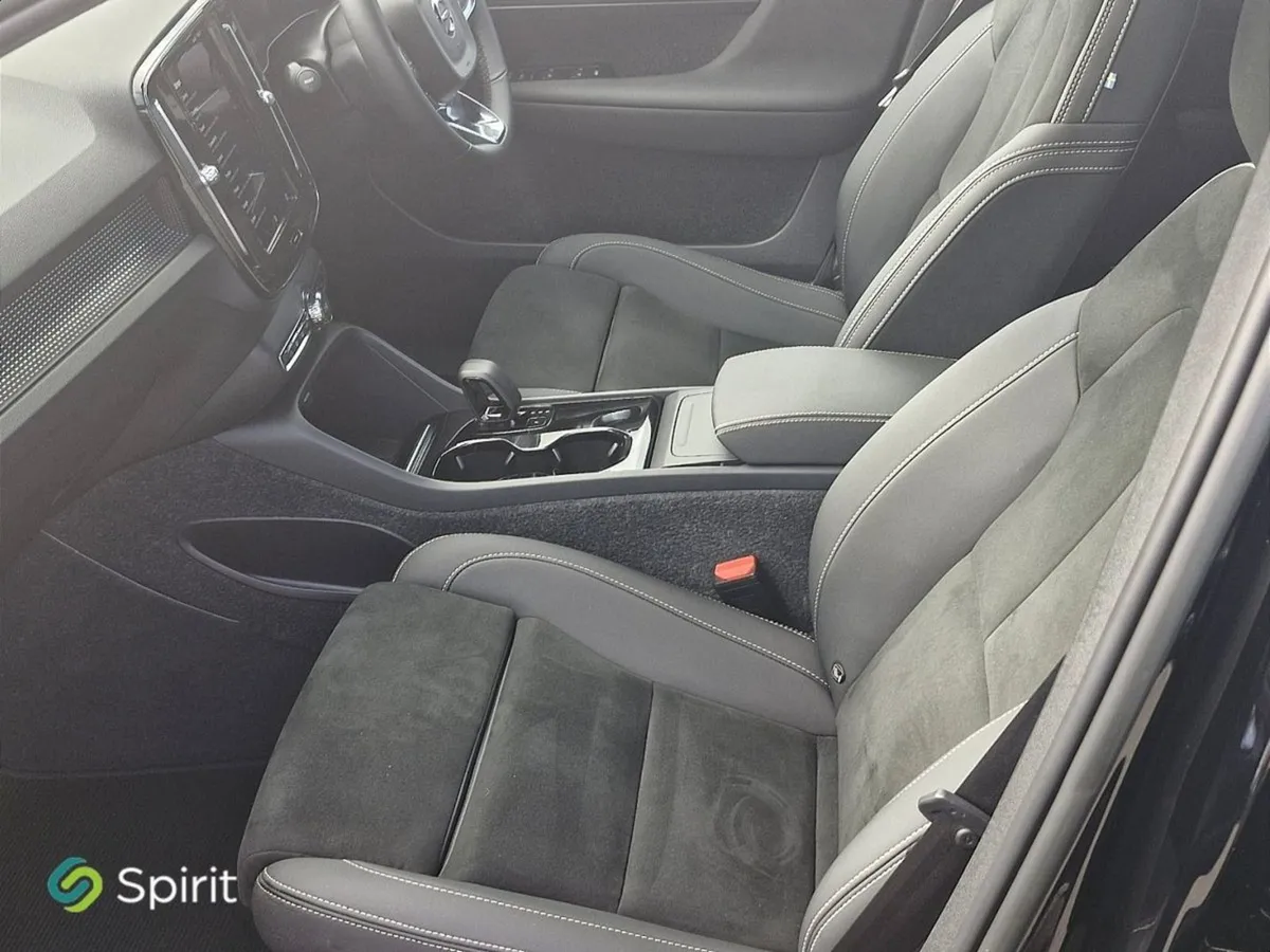 Volvo XC40 Fully Electric (231hp)  Pro  Pan Sunro - Image 4
