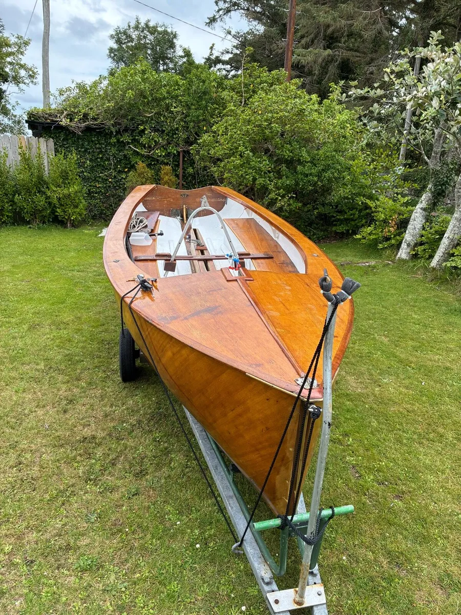 Sailing dinghy - Image 2