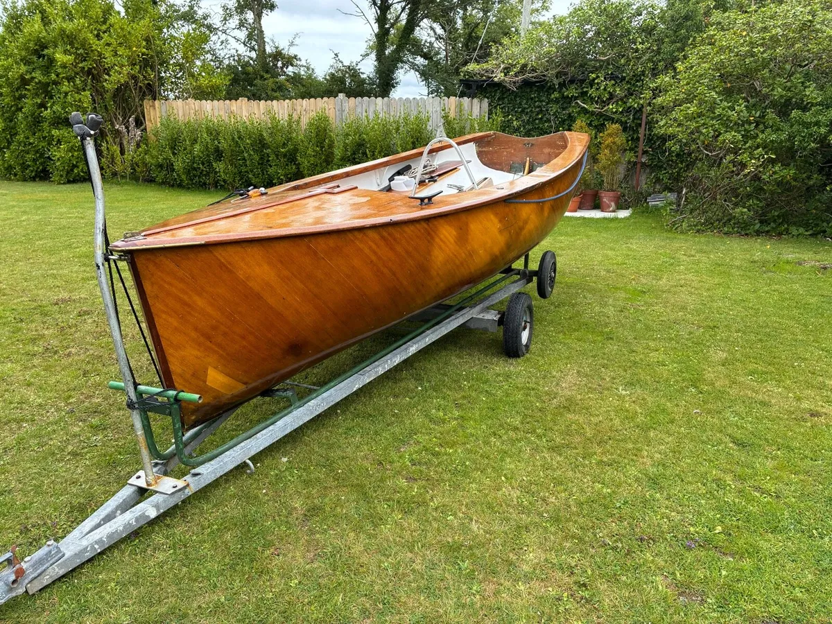 Sailing dinghy - Image 3