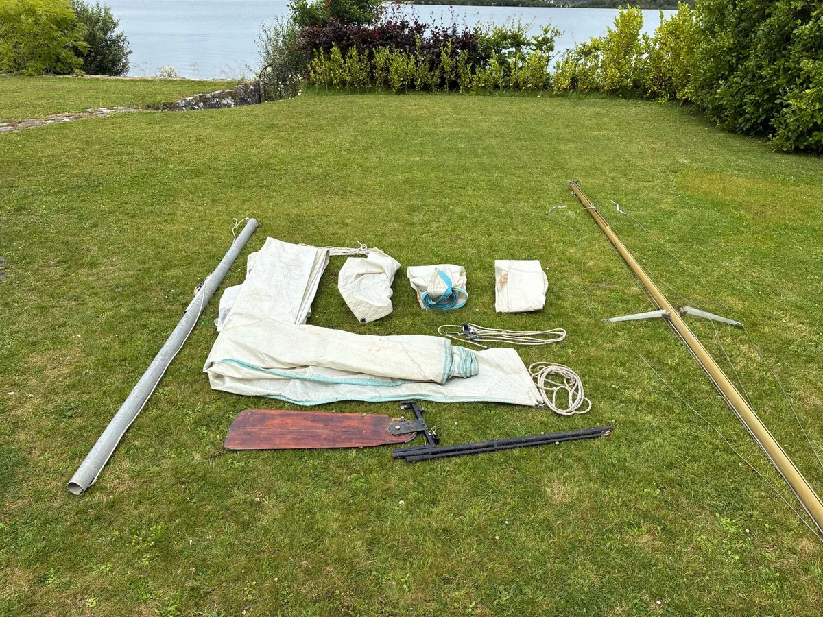 Sailing dinghy - Image 4