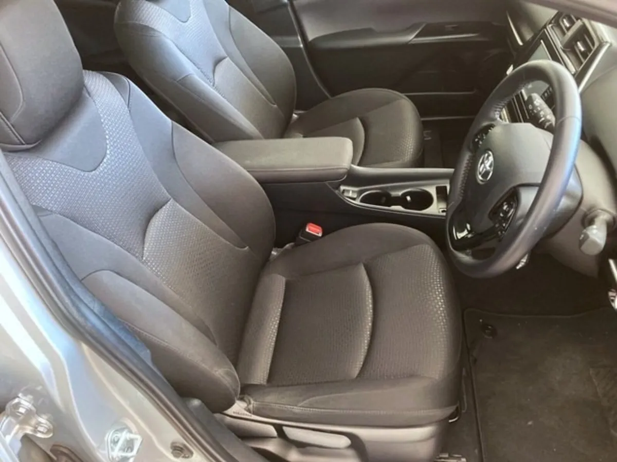 Toyota Prius 2021 - Image 2