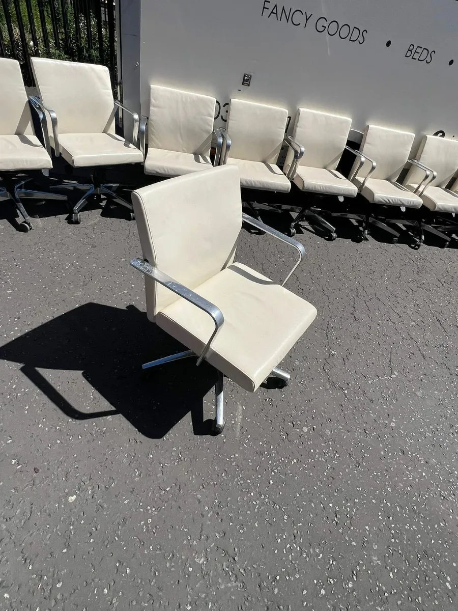 CONFERENCE CHAIRS - Image 1