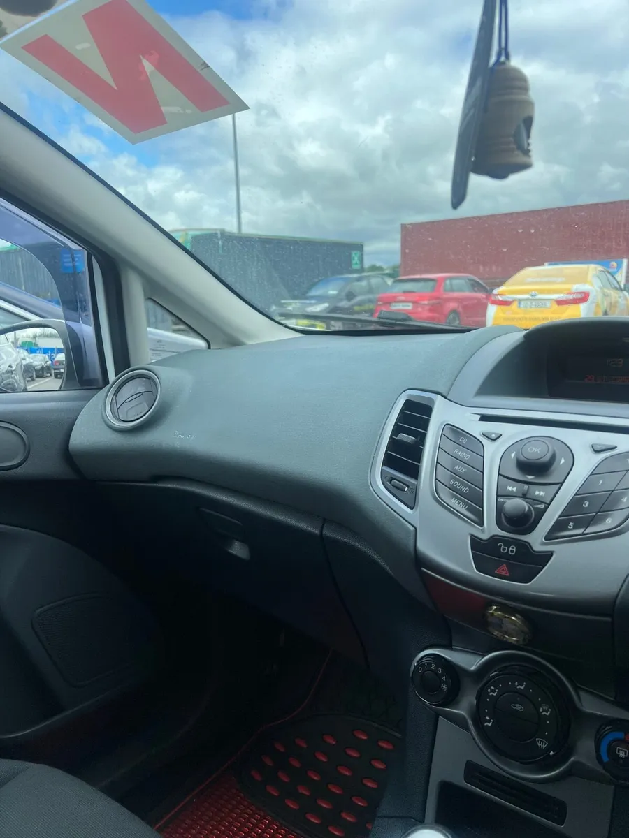 Ford Fiesta 2011 - Image 4