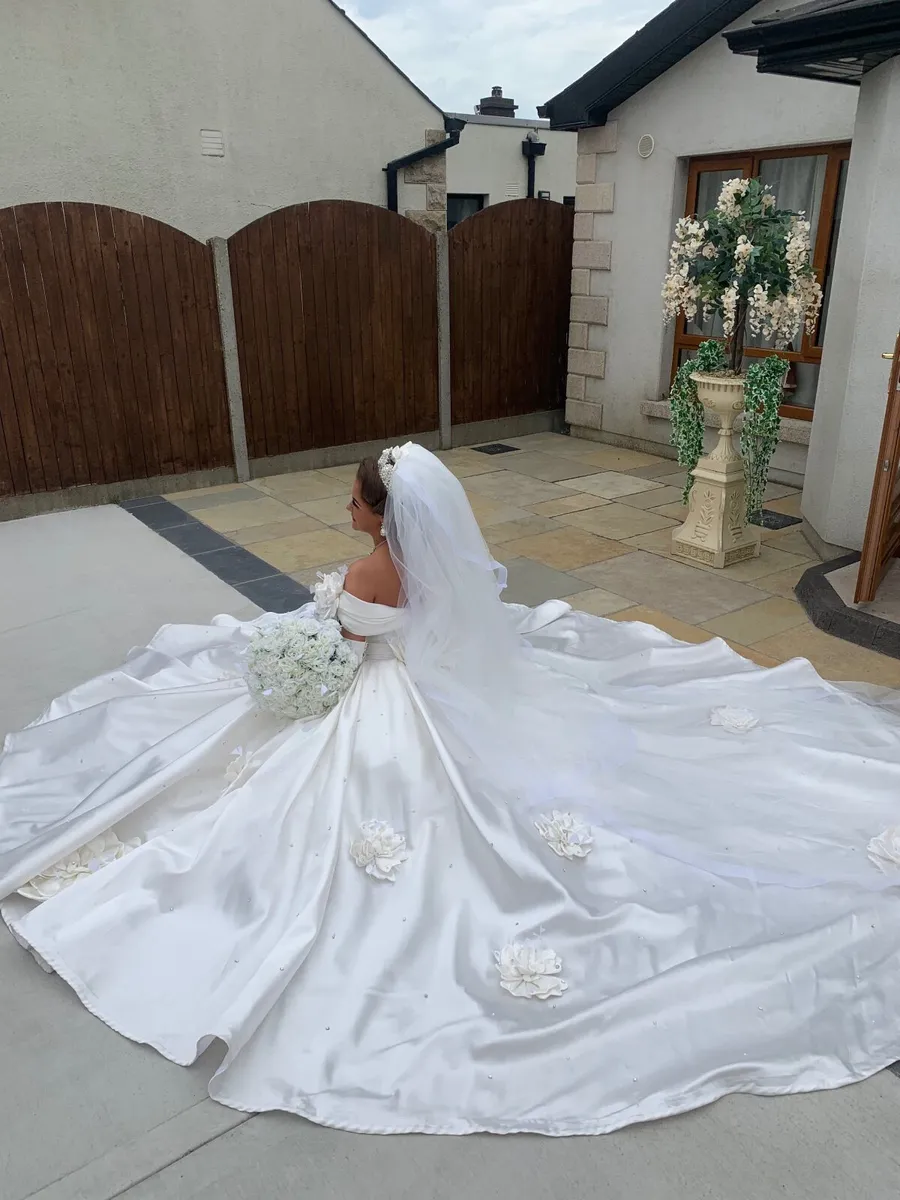 Wedding dress - Image 3