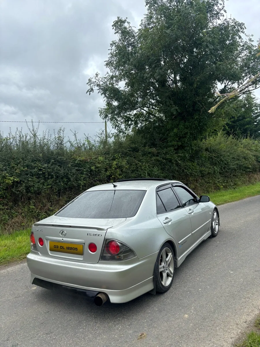 Lexus is200 - Image 1