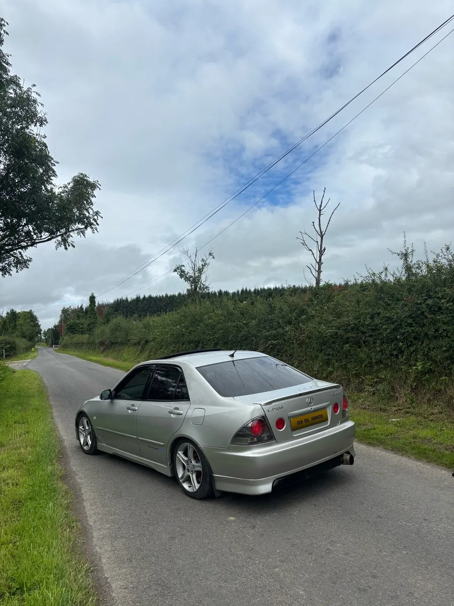 Lexus is200 - Image 2