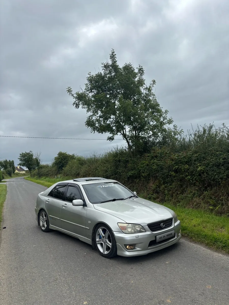 Lexus is200 - Image 4
