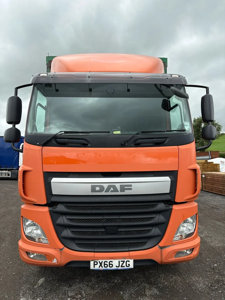 2016 Daf CF 370 6x2 Curtainside - Image 2