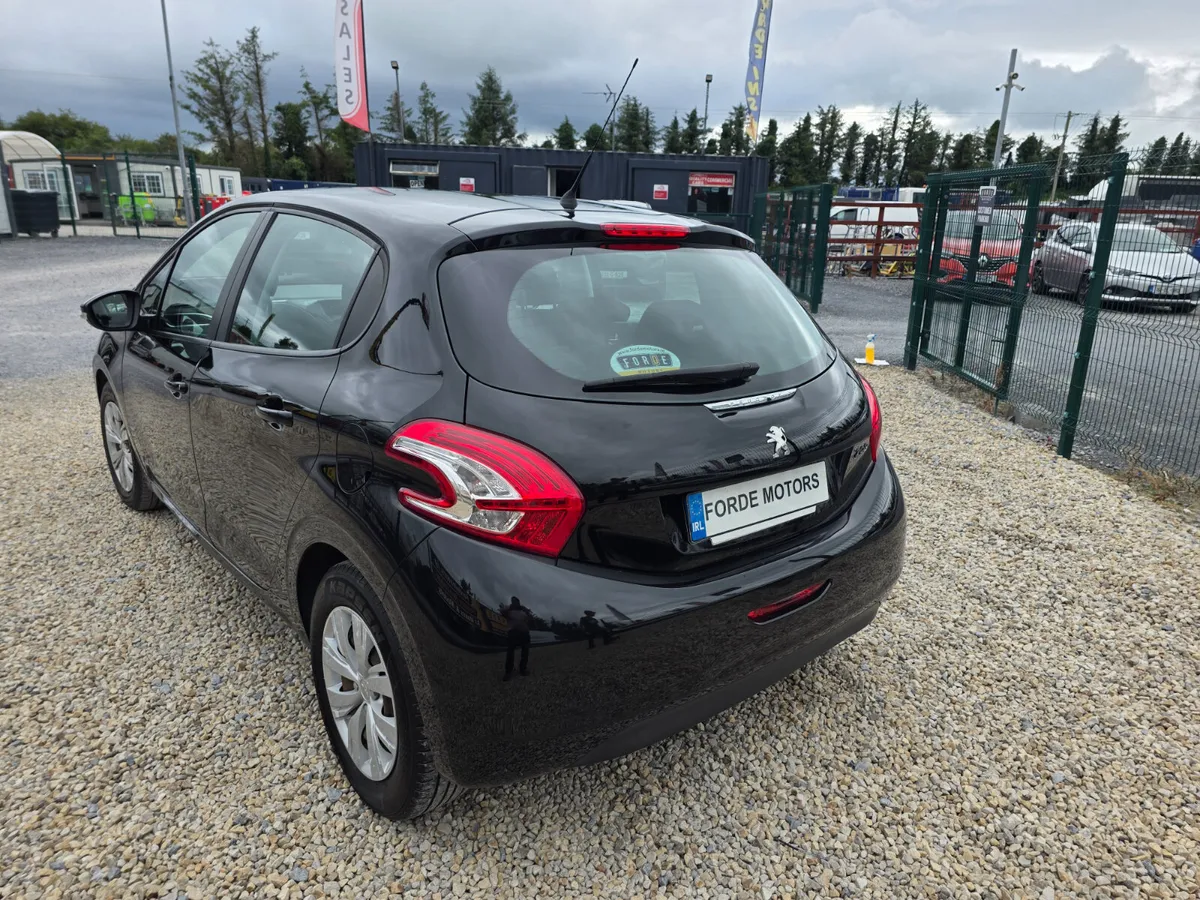 Peugeot 208 2015 - Image 3