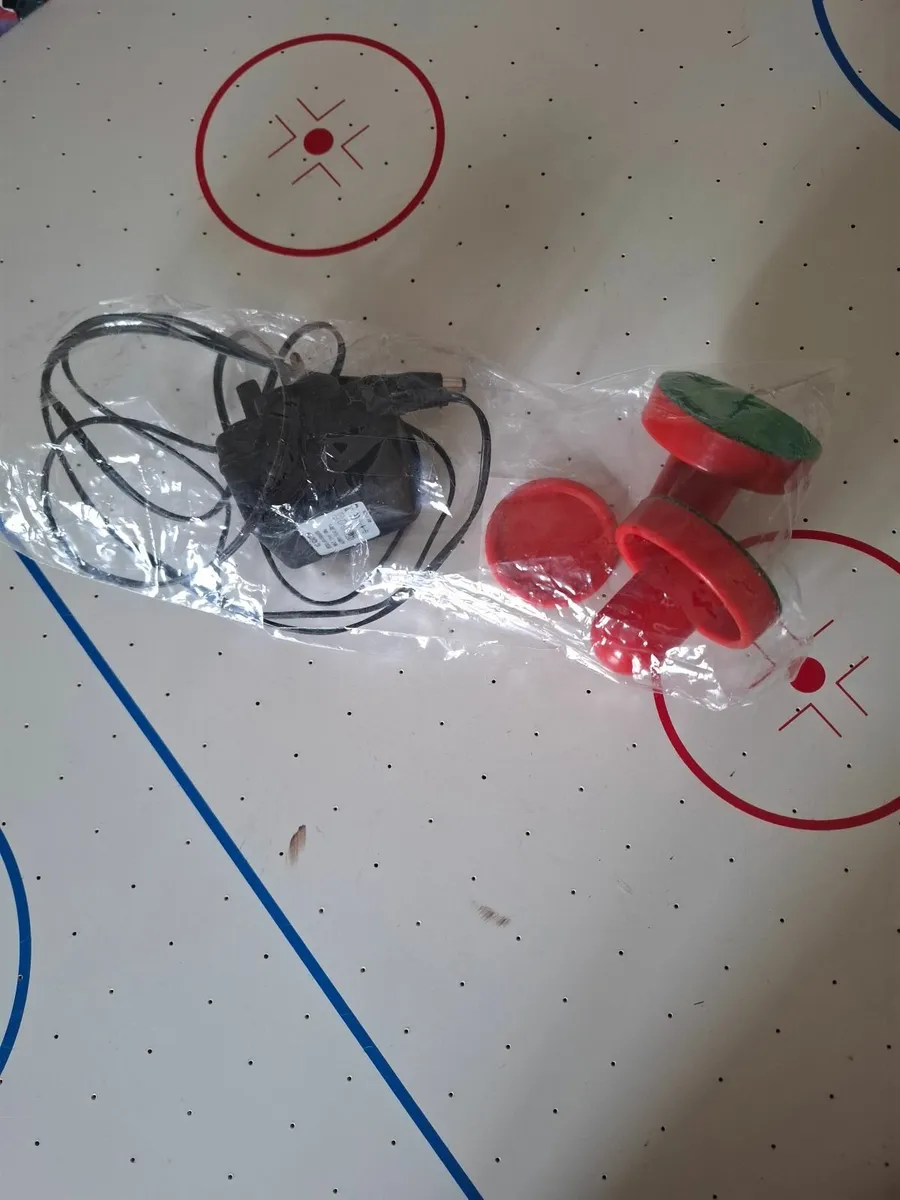 Air hockey table - Image 1