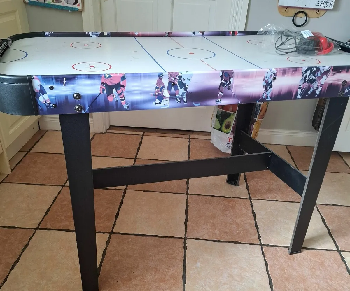Air hockey table - Image 2