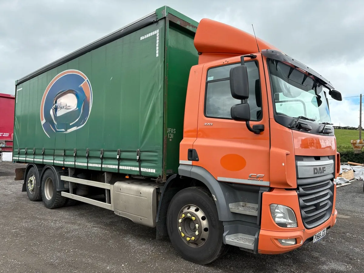 2016 Daf CF 370 6x2 Curtainside - Image 1