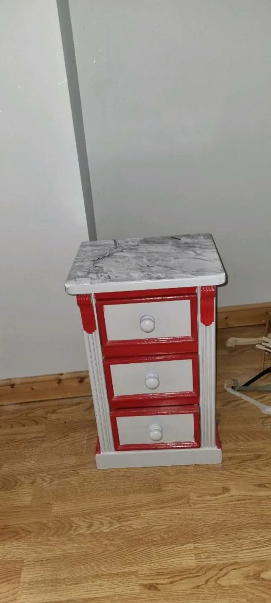 2 bedside lockers - Image 1