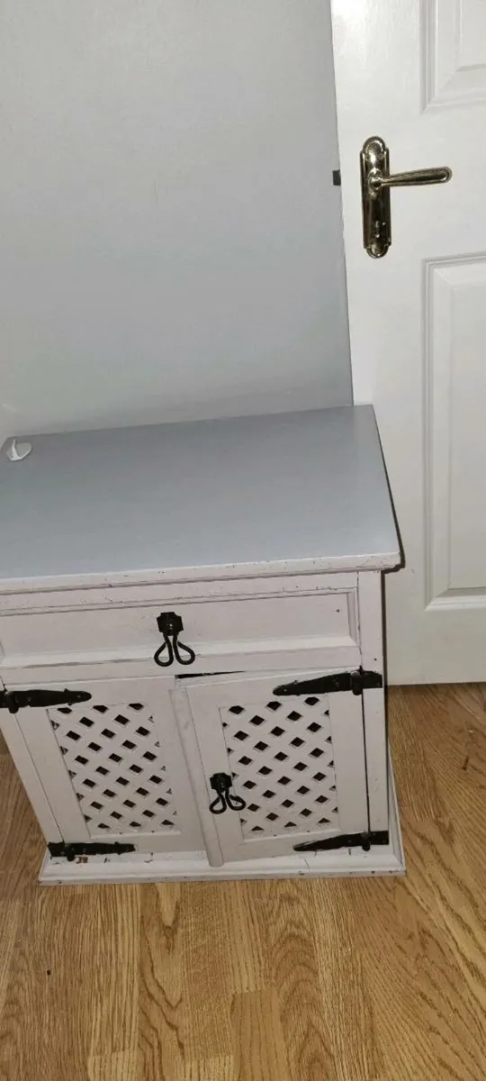 2 bedside lockers - Image 2