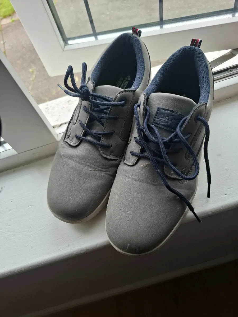 Boys shoes