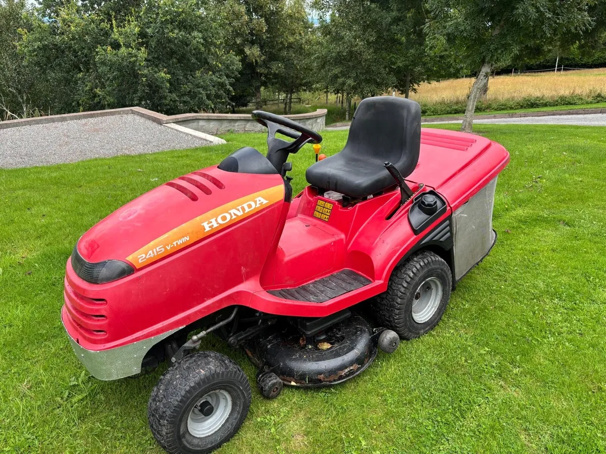 Honda ride on lawnmower V Twin 2415 - Image 1