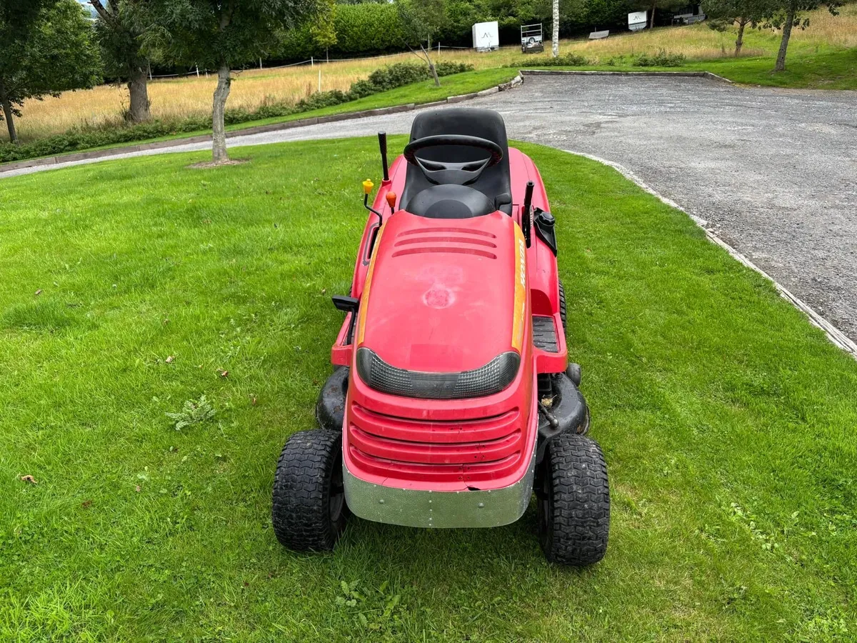 Honda ride on lawnmower V Twin 2415 - Image 4